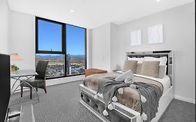 Massive 4Bdr Sky-High Stunning Ocean Views - Pet Friendly - Long Stay